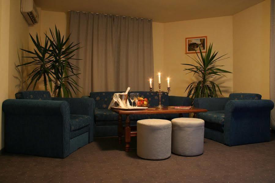 סנדנסקי Panorama Hotel מראה חיצוני תמונה